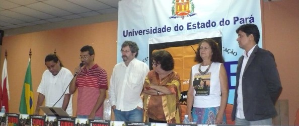 Leitura da carta ao participantes. Entre os presentes, a antropóloga Sônia Magalhães, Antonia Melo (MXVPS) e Felício Pontes (MPF/PA)